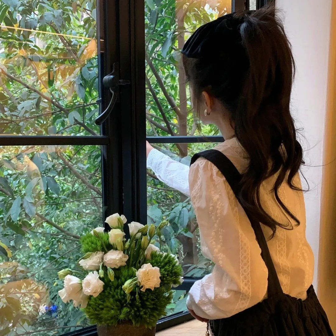 有色彩的女子